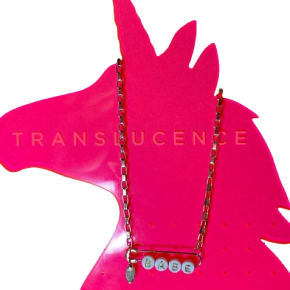 Boss Babe Safety Pin Beaded Chain Necklace 🤍